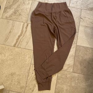 Athleta Salutation joggers LT dusk violet